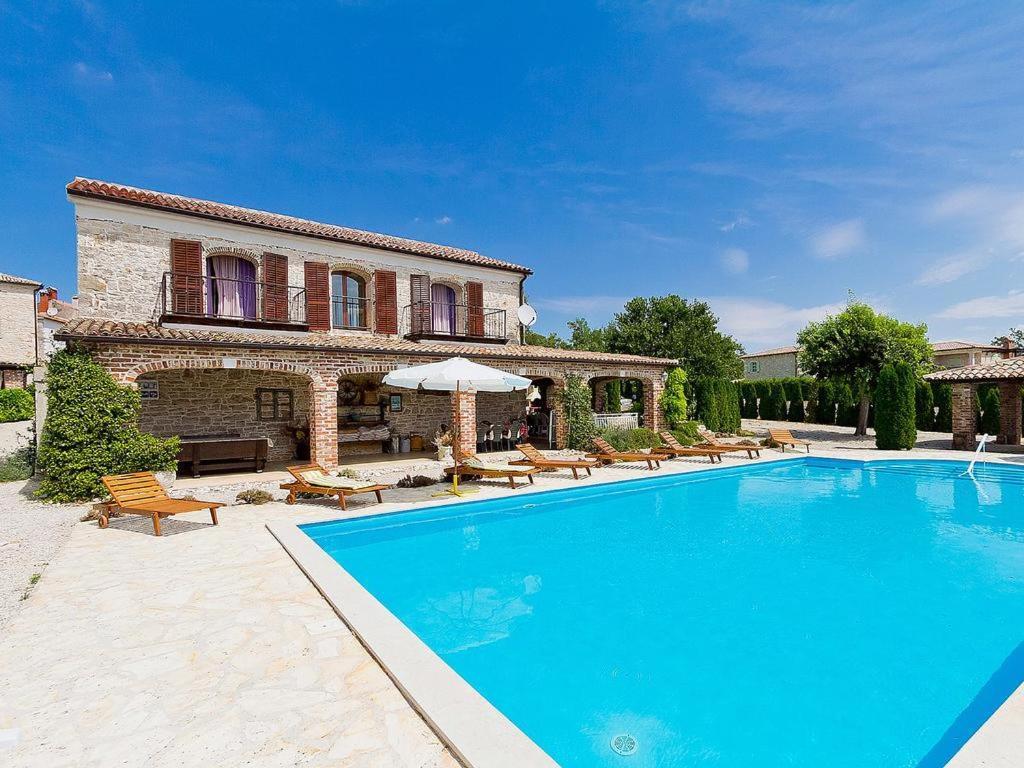 Aurelia Villa